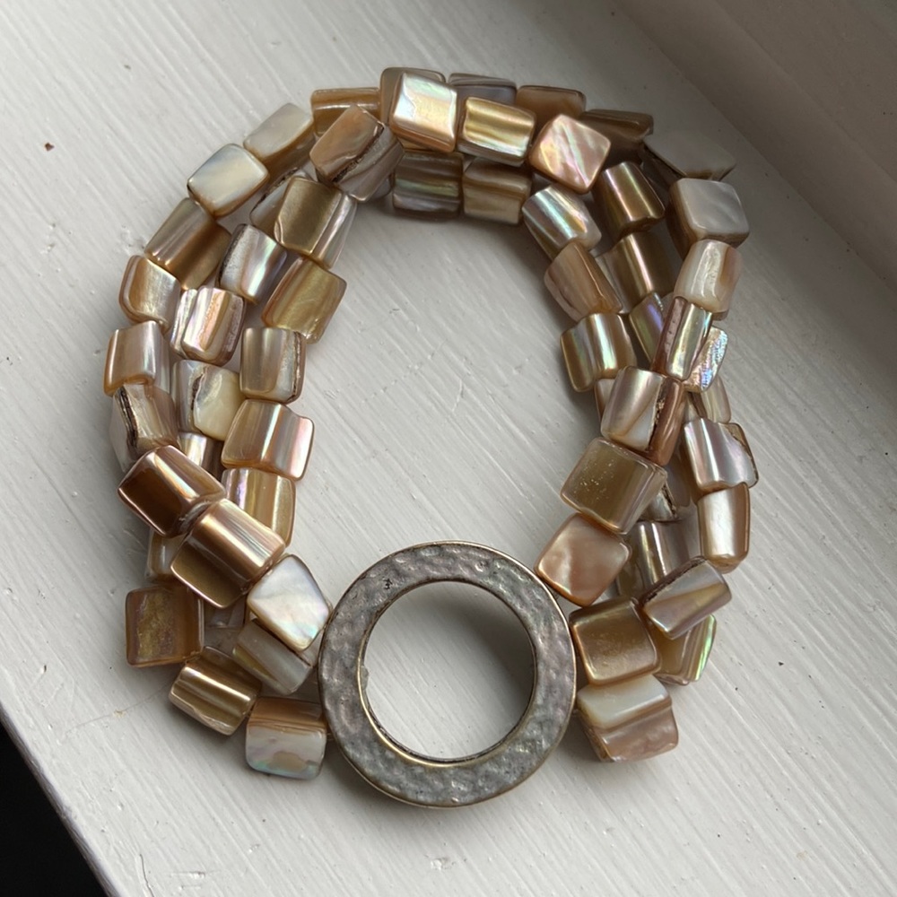 Premier Designs stretch bracelet with mother of pearl beads